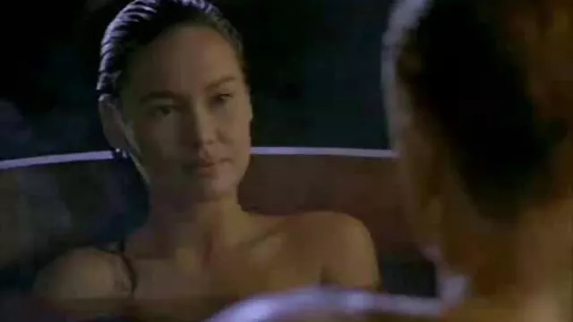 Felesége a nyári szezonra készült, miután elkészítette bikinis puncik az összes lyukat