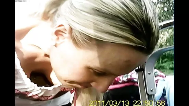 A hatalmas pinak lány bugyi a seggét