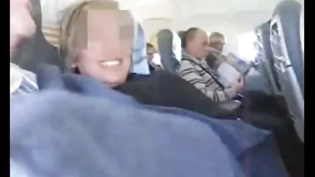 Lehajolt a rákra, majd az erkélyre húzta a lányt kemeny baszas