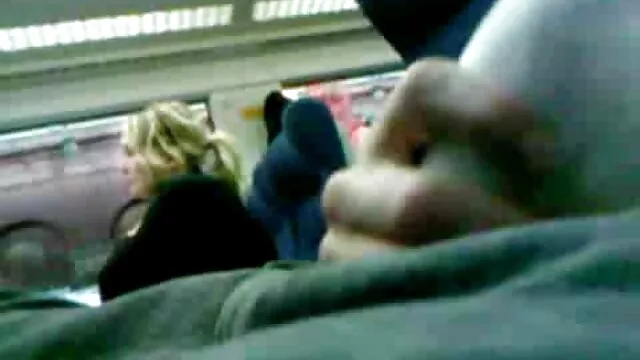 A miniszterelnök belefáradt a munkába, és úgy döntött, maszturbál bea asszony porno