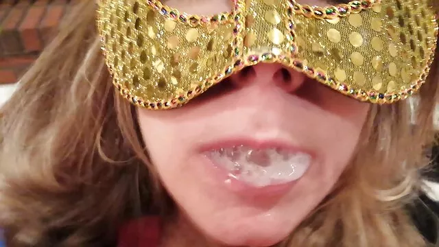 Nem ivott, és csajok bugyiba álmosan töltötte be a száját