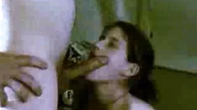 Erős ember, elfoglalt lány keres kacsa szex pornófilm