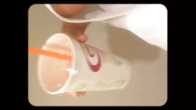 Az ingyen pono arcomra ülök és nyalogatom a kalapomat.