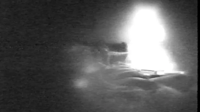 A nő tanít egy ingyenpornó fiatal férfit, hogy tanítsa magát