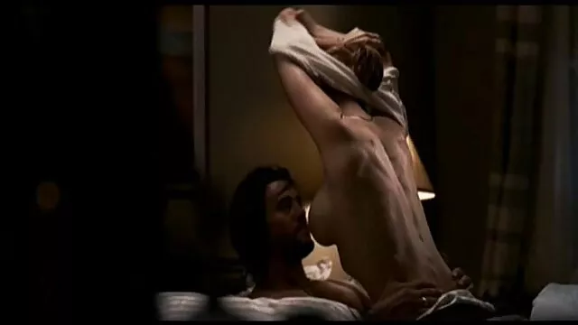 Az anyja tanította a fiút, hogy szeszfilmek nyalja a kalapját