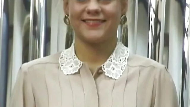 Felesége dugás a konyhában nyög mellette