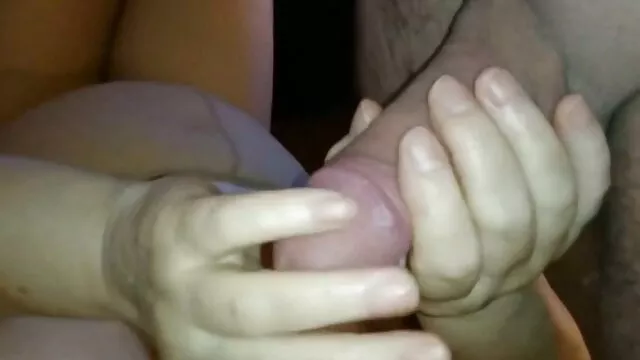 A lány maszturbál a segbe sex földön