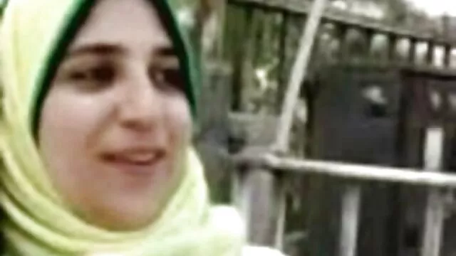 A lány a barátaival anya és lánya pornó három barátot hívott Hármasban