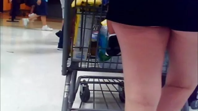 A lányok végbélnyílása a amatőr családi szex harisnyanadrág lyukában van