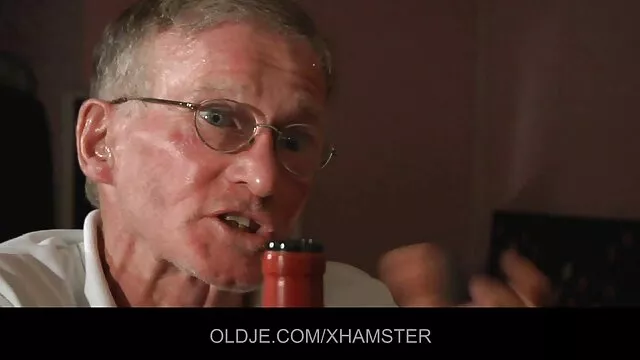 A szeretője van, hogy Anális után zuhany porno alvos