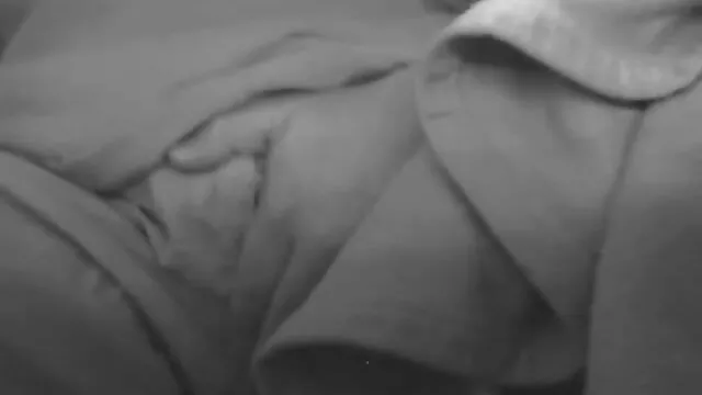 Vékony lány nyakkendő, pucér puncik fekete bőr kabát