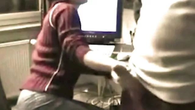 Gyönyörű mezítláb baba hogy kell baszni szék